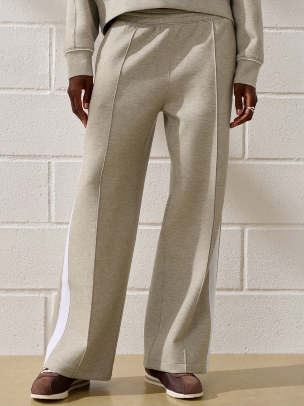 Abercrombie & Fitch YPB Wide Leg Sweatpants Tan and White Size Small